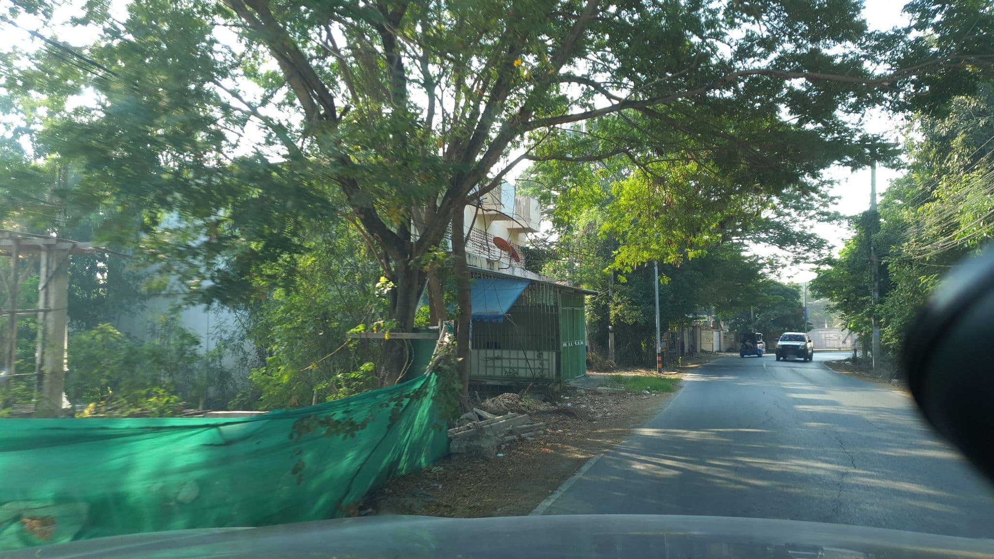 Street view near The Old Palace Resort, Phra Nakhon Si Ayutthaya — © jrcarlsen (CC BY-SA · Mapillary)