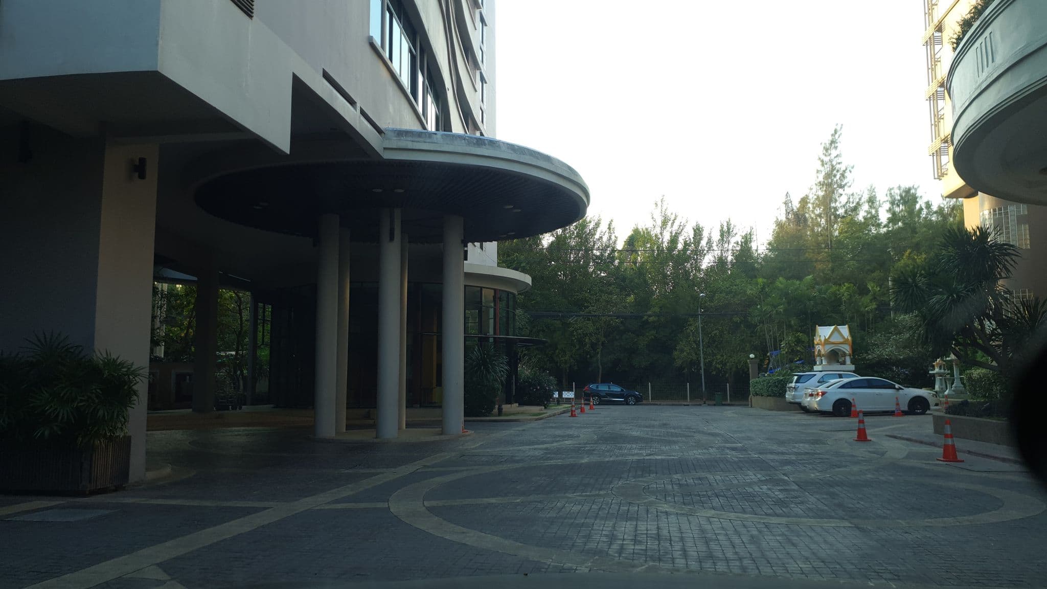 Street view near Long Beach Cha-am Hotel, Cha-am — © jrcarlsen (CC BY-SA · Mapillary)