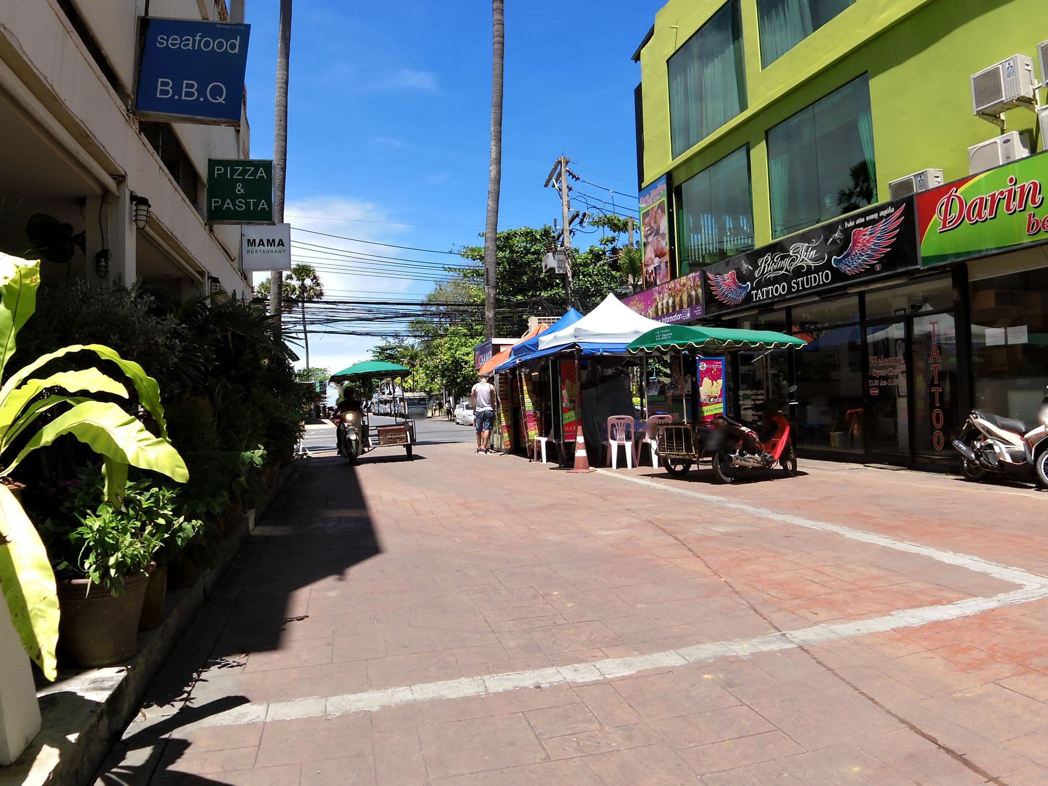 Street view near Kata Plaza, Ban Kata