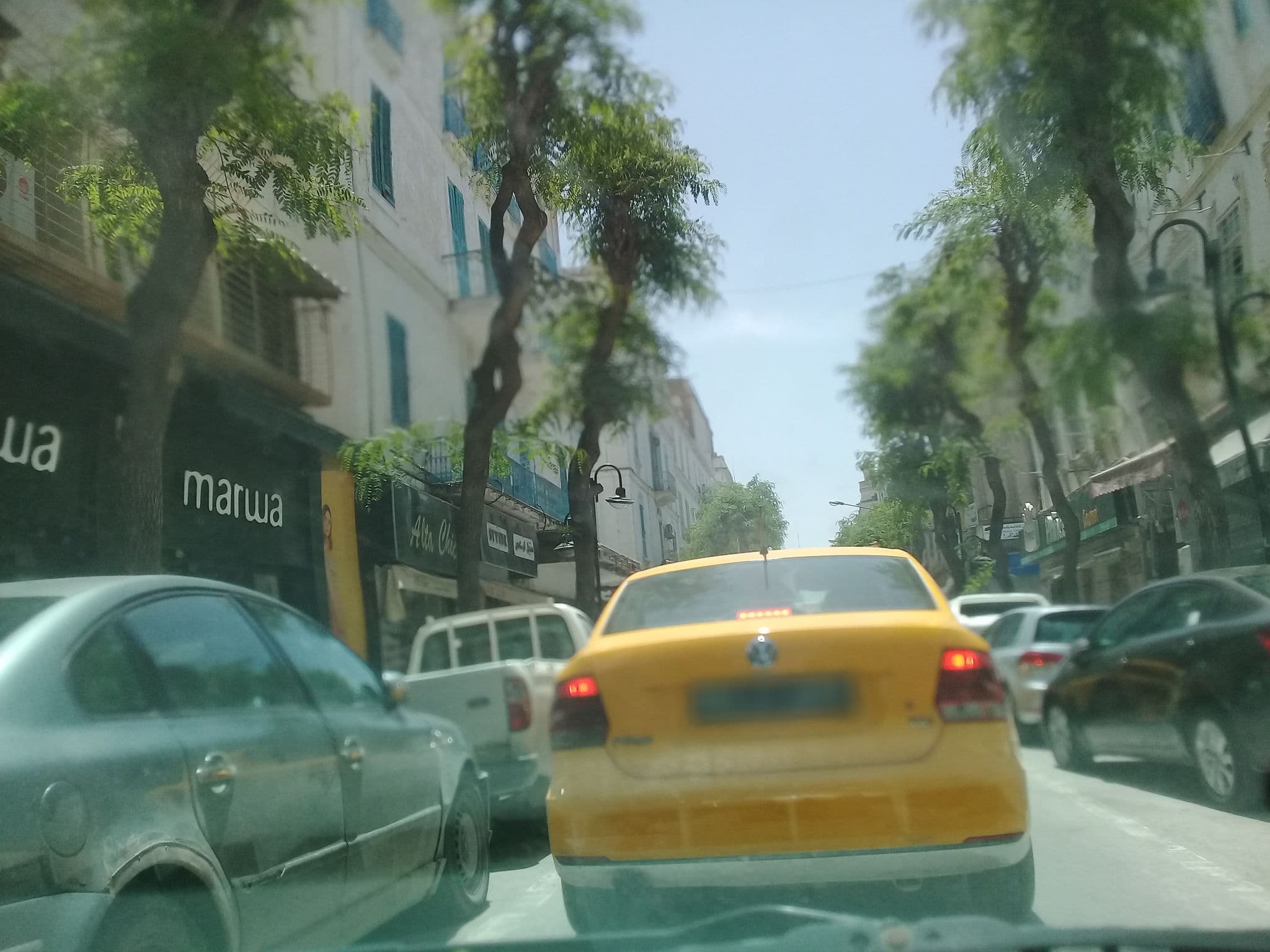 Street view near Hôtel de Genève, Tunis — © graphicom (CC BY-SA · Mapillary)