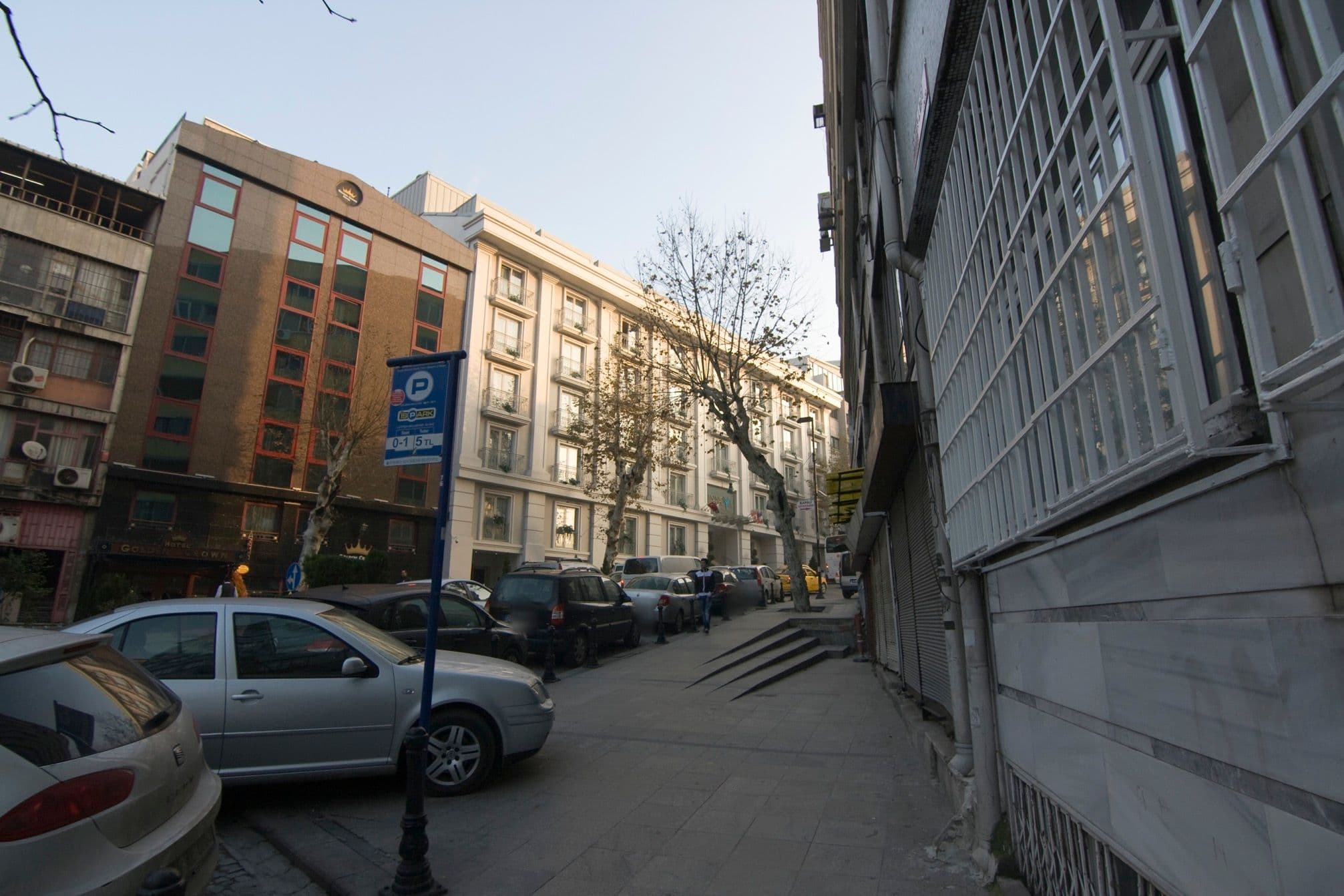 Street view near Kupeli Hotel, Sultanahmet