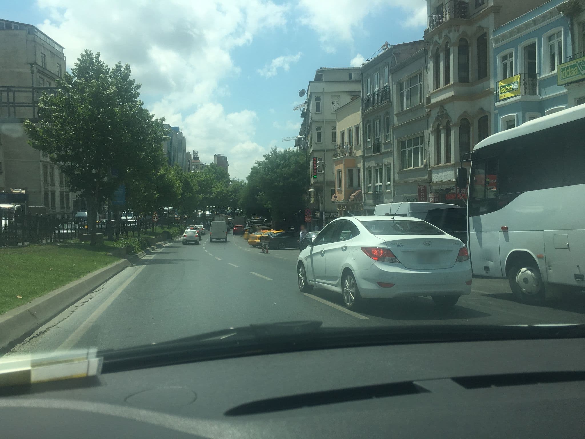Street view near Marlon Hotel, Eminönü