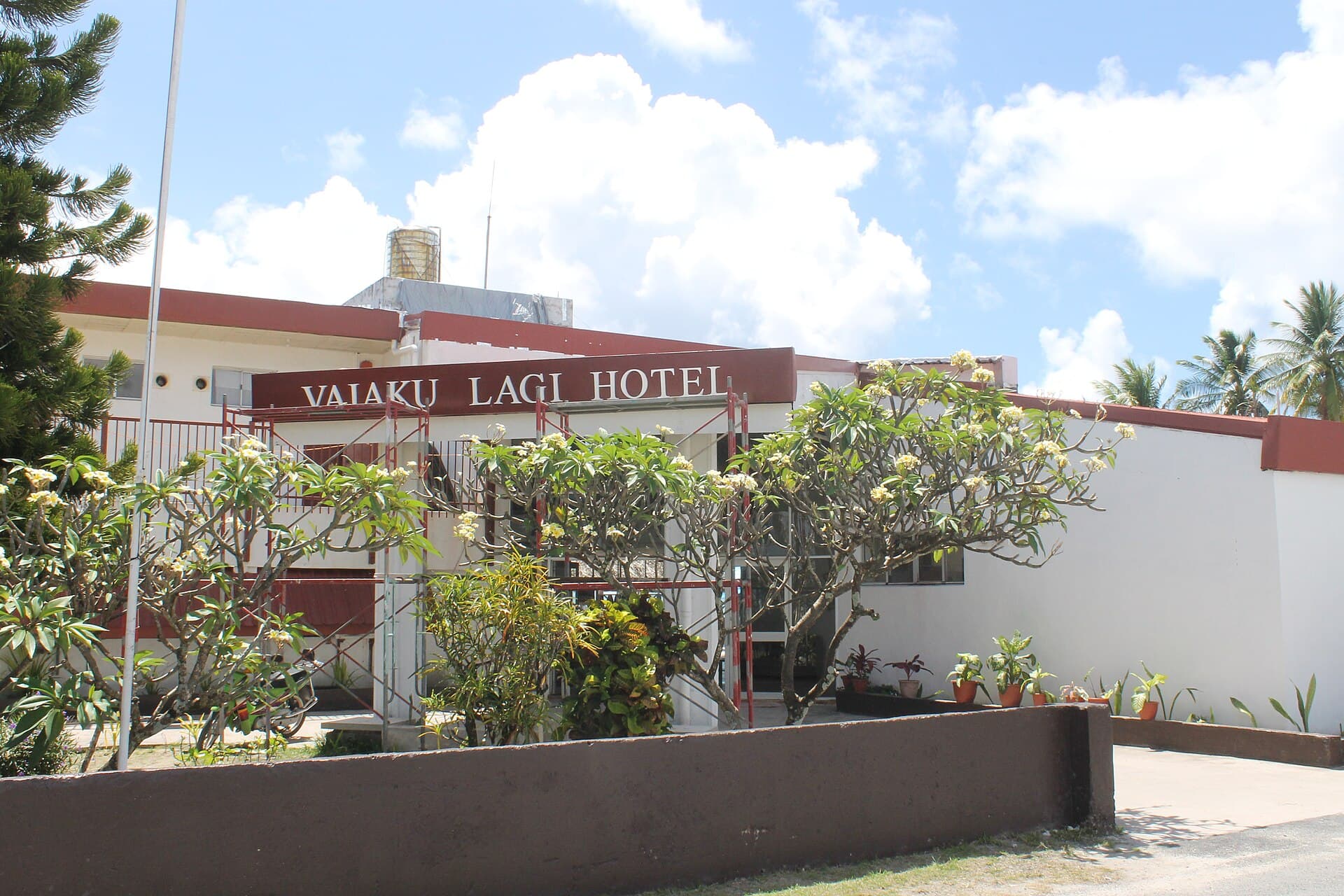 Funafuti Lagoon Hotel (via Wikimedia Commons, CC BY 2.0)