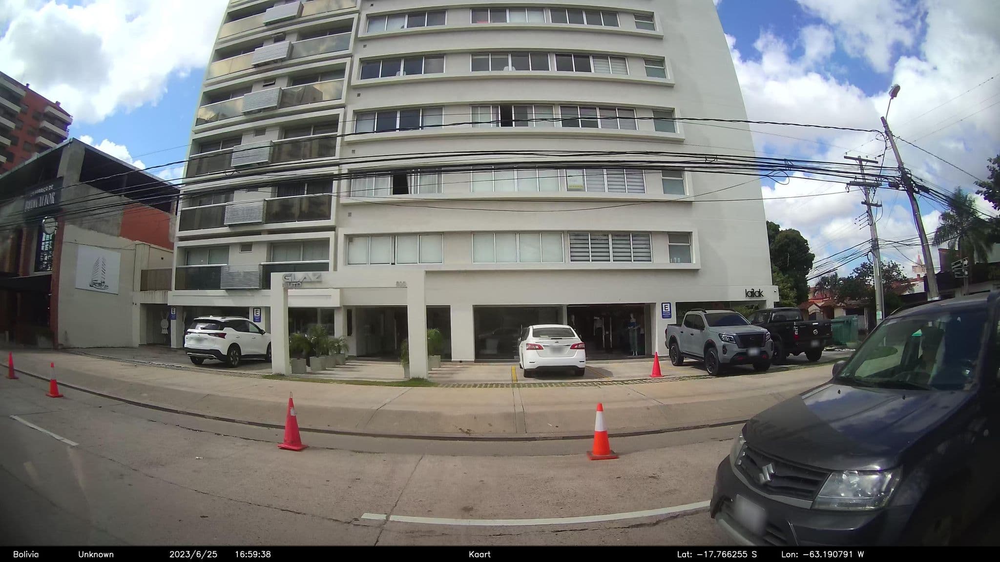 Street view near Glaz Isuto, Santa Cruz de la Sierra