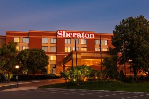 Sheraton Minneapolis West Hotel, Hotel in Minnetonka Mills