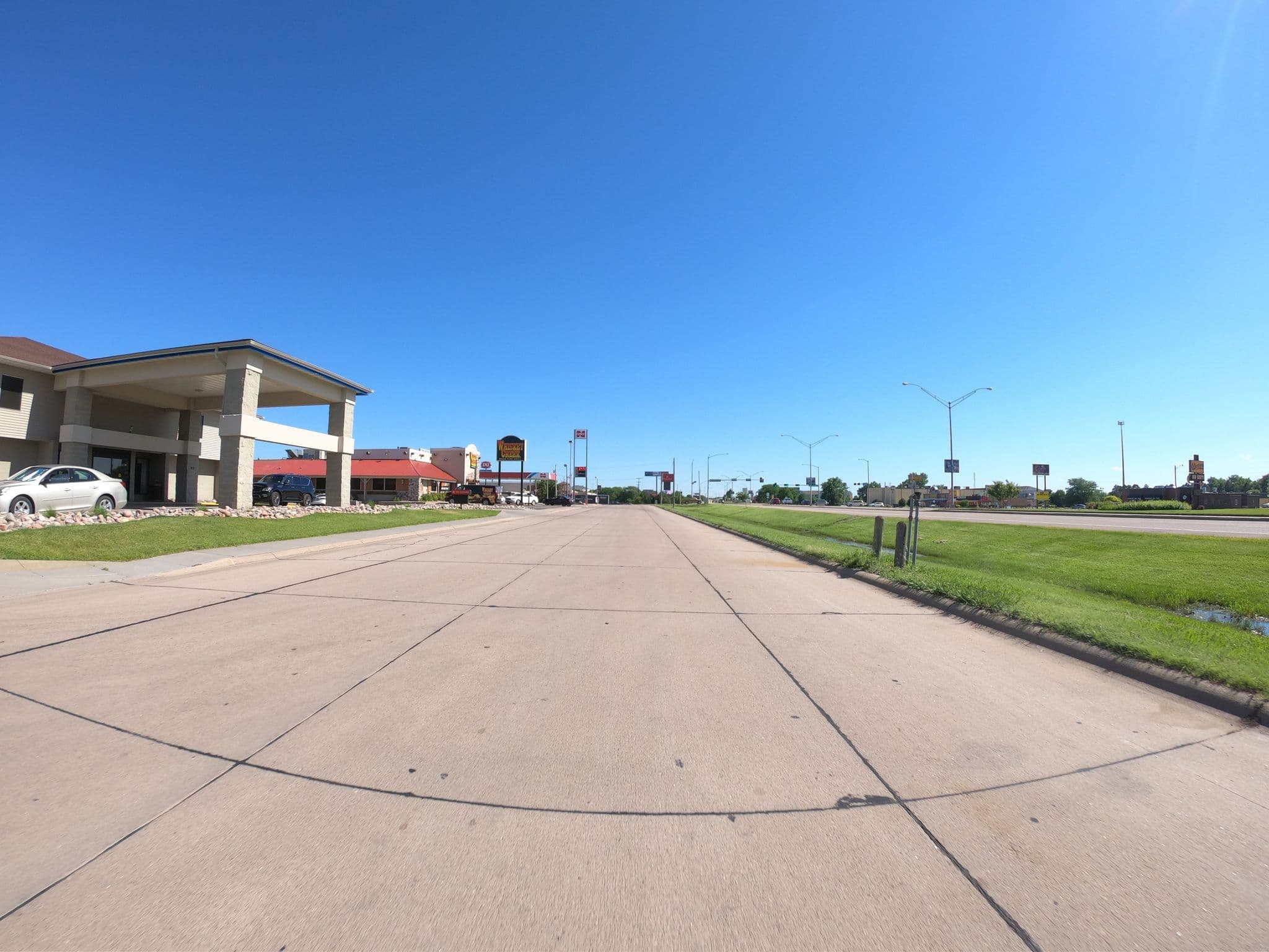 Street view near Rodeway Inn & Suites, Kearney — © toebee (CC BY-SA · Mapillary)