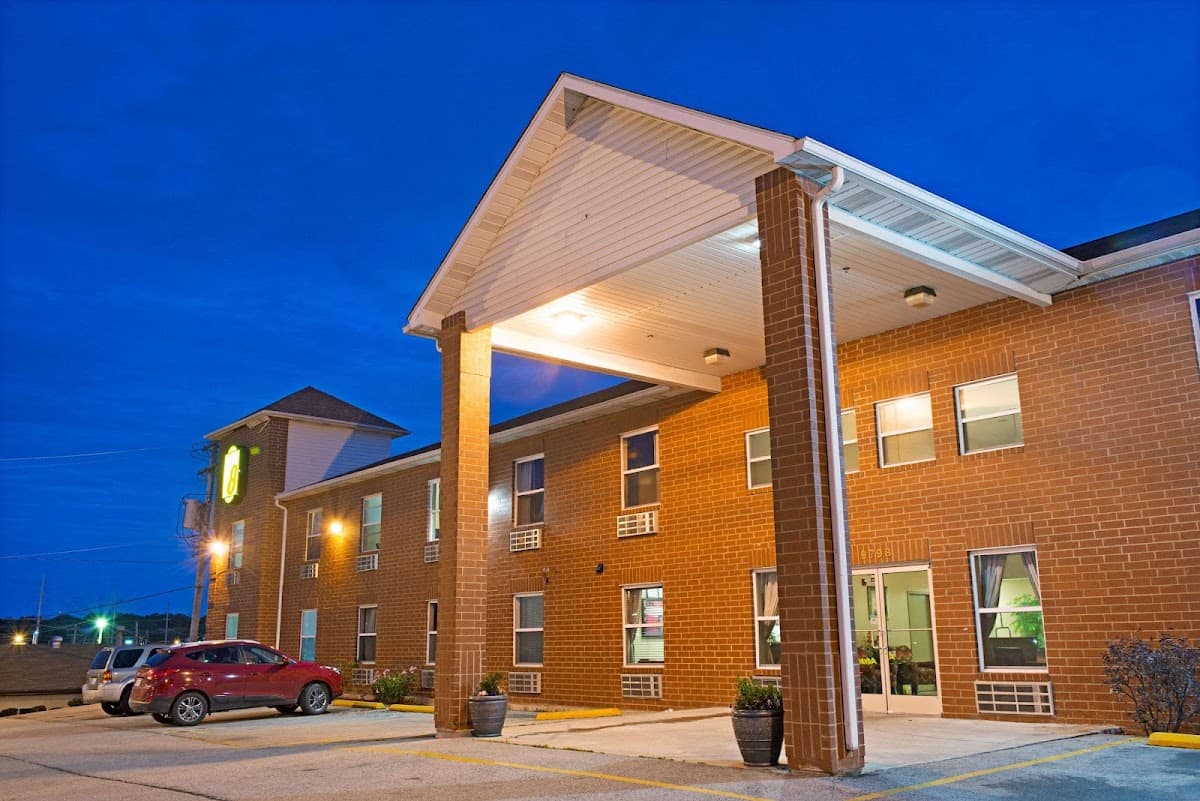 Super 8 by Wyndham St. Louis Airport, Motel in Breckenridge Hills