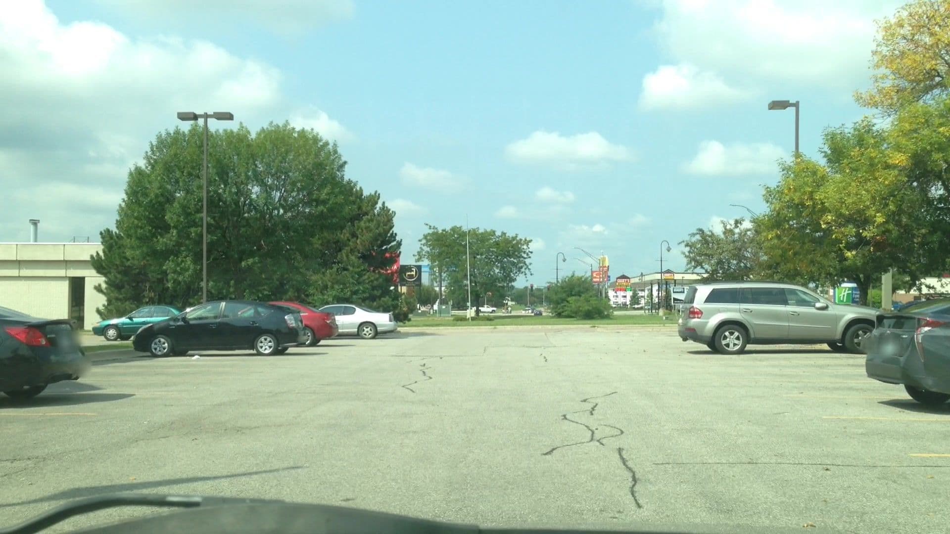 Street view near Holiday Inn Express and Suites Cedar Rapids, Cedar Rapids — © lvl5 (CC BY-SA · Mapillary)