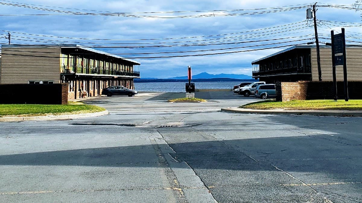 Golden Gate Hotel, Hotel in Plattsburgh