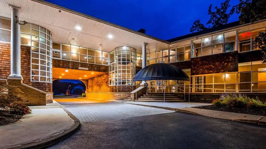 Best Western Plus The Inn & Suites At the Falls, Hotel in Red Oaks Mill