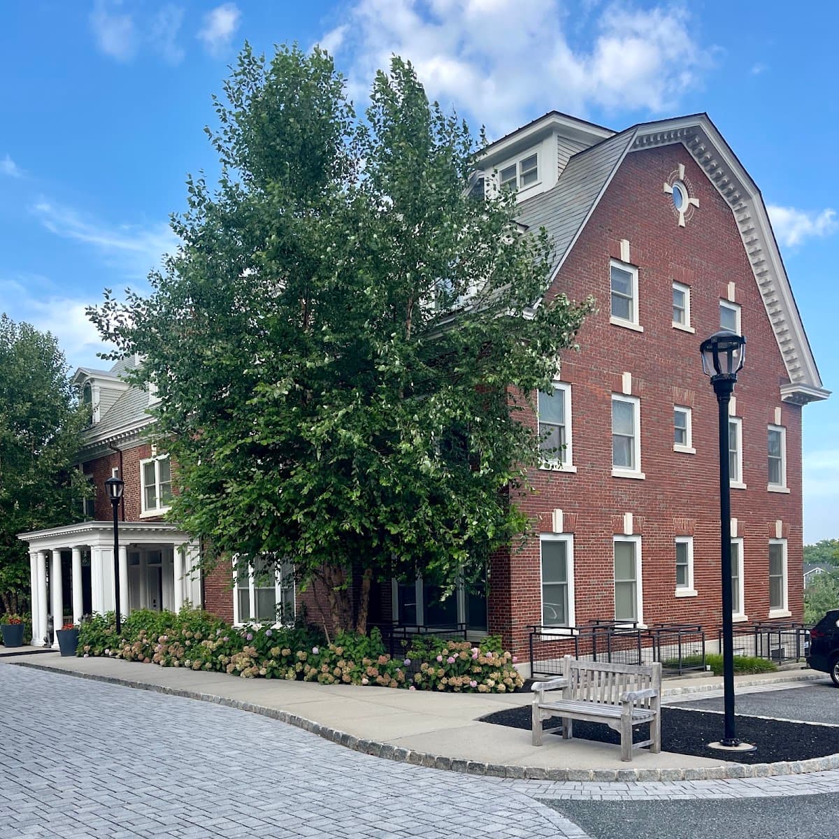 The George, Hotel in Montclair