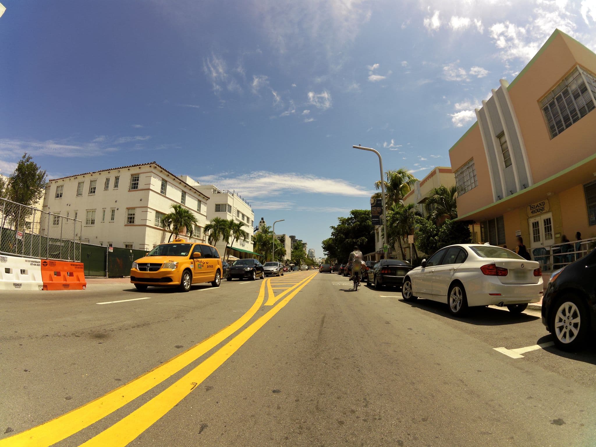 Street view near Island House, Miami Beach