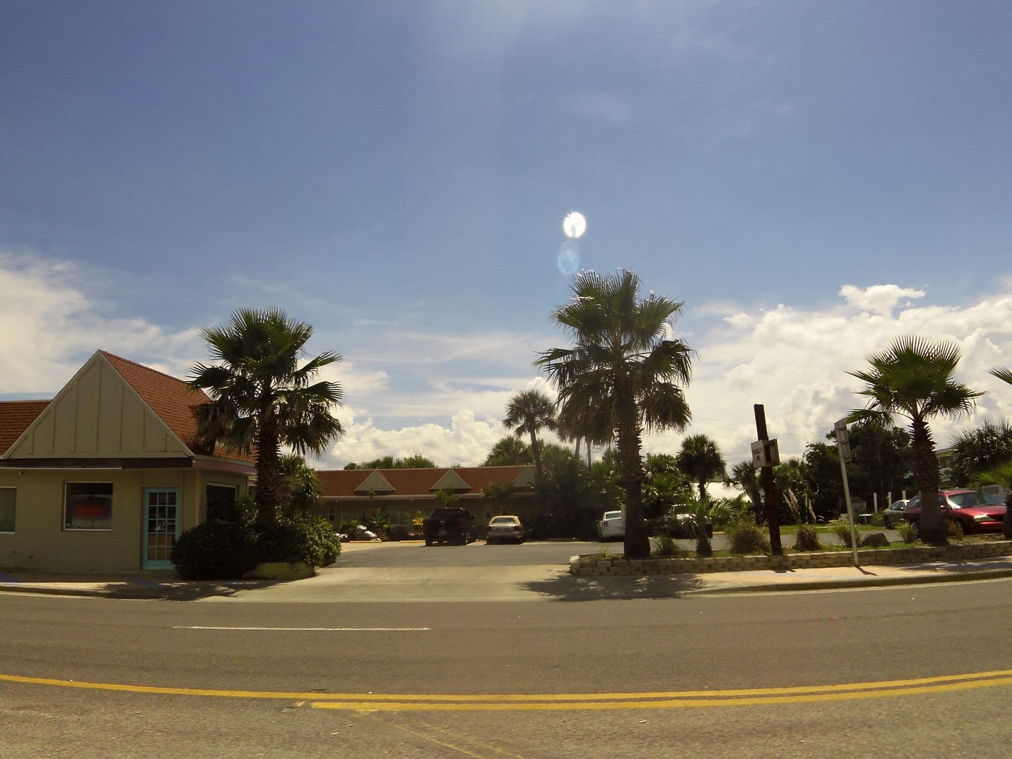 Street view near Travelers Inn Motel, Holly Hill — © allen (CC BY-SA · Mapillary)