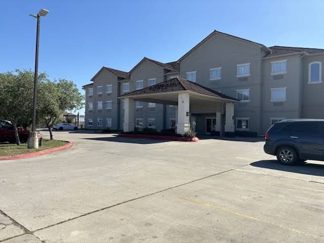 Deluxe 6 Inn & Suites, Hotel in Olmito