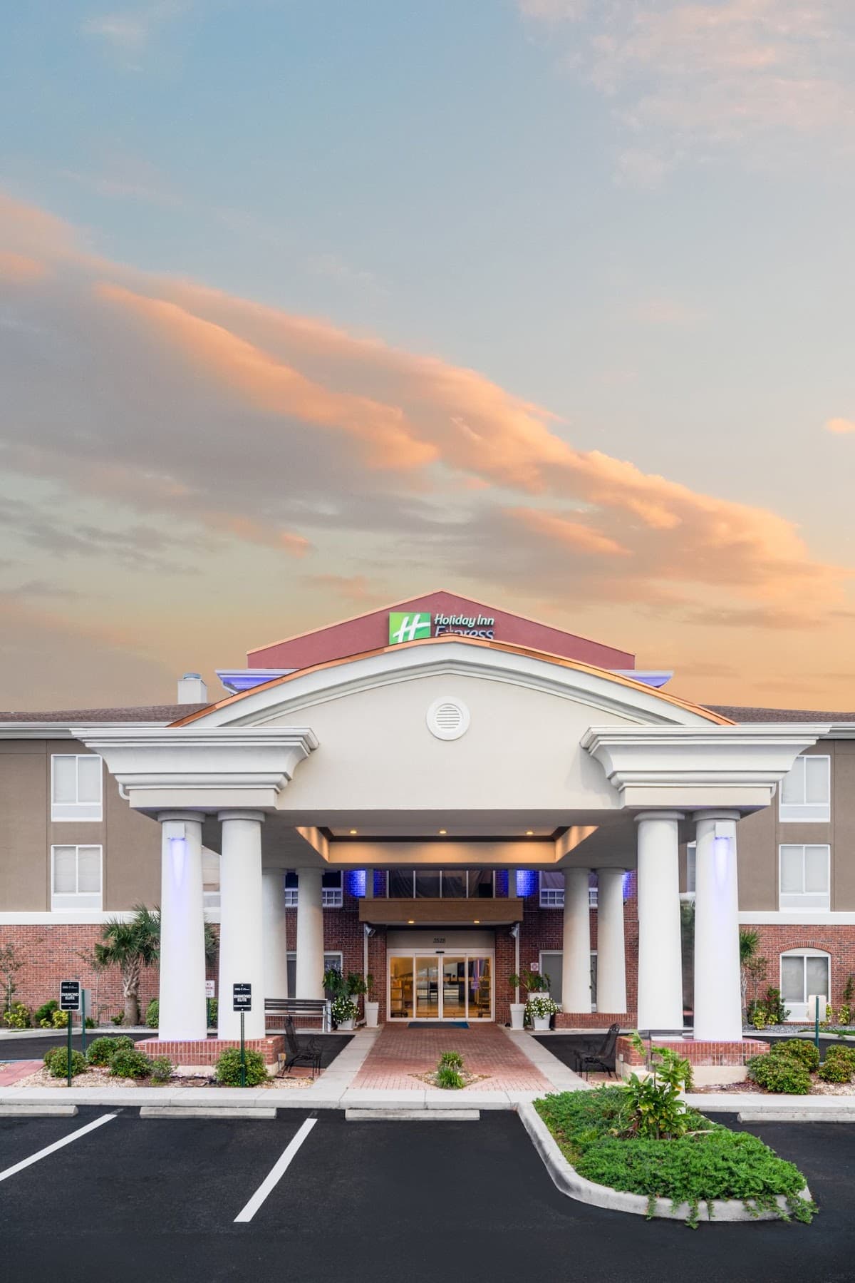 Holiday Inn Express & Suites Spring Hill, Hotel in Timber Pines