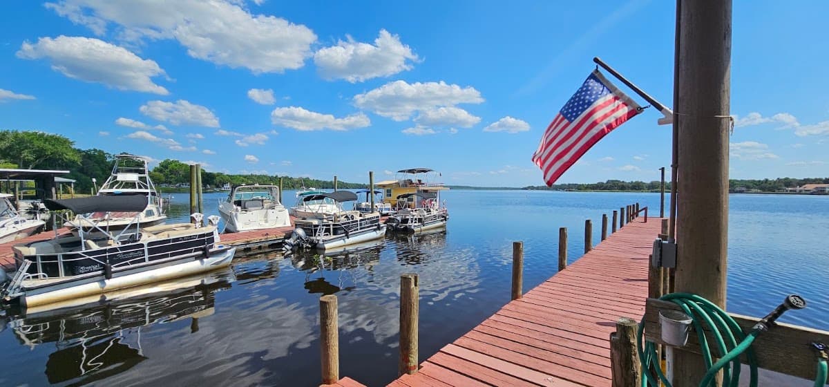 Tropical Resort & Marina on Lake Beresford, Hotel in West DeLand