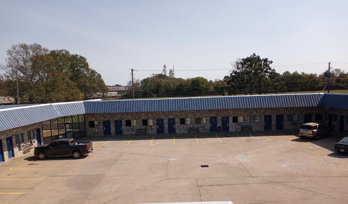 Coachman's Inn & Suites, Motel in Waldron