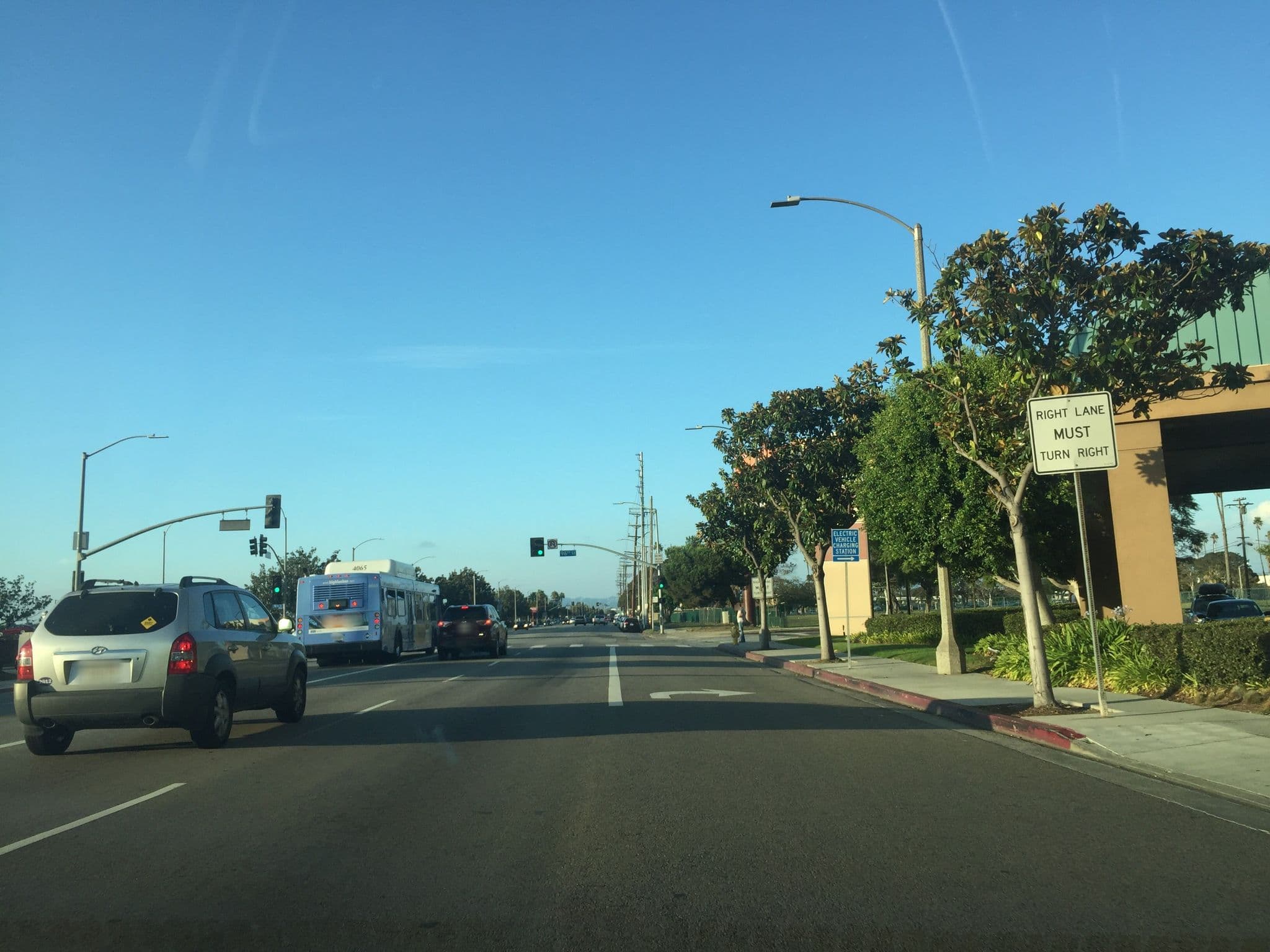 Street view near Renaissance Hotel, Lennox — © canadarunner (CC BY-SA · Mapillary)