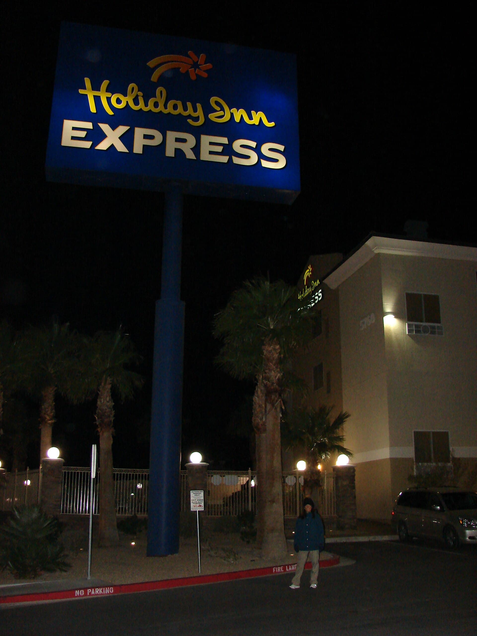 Holiday Inn Express Las Vegas - South (via Wikimedia Commons, CC BY 3.0)