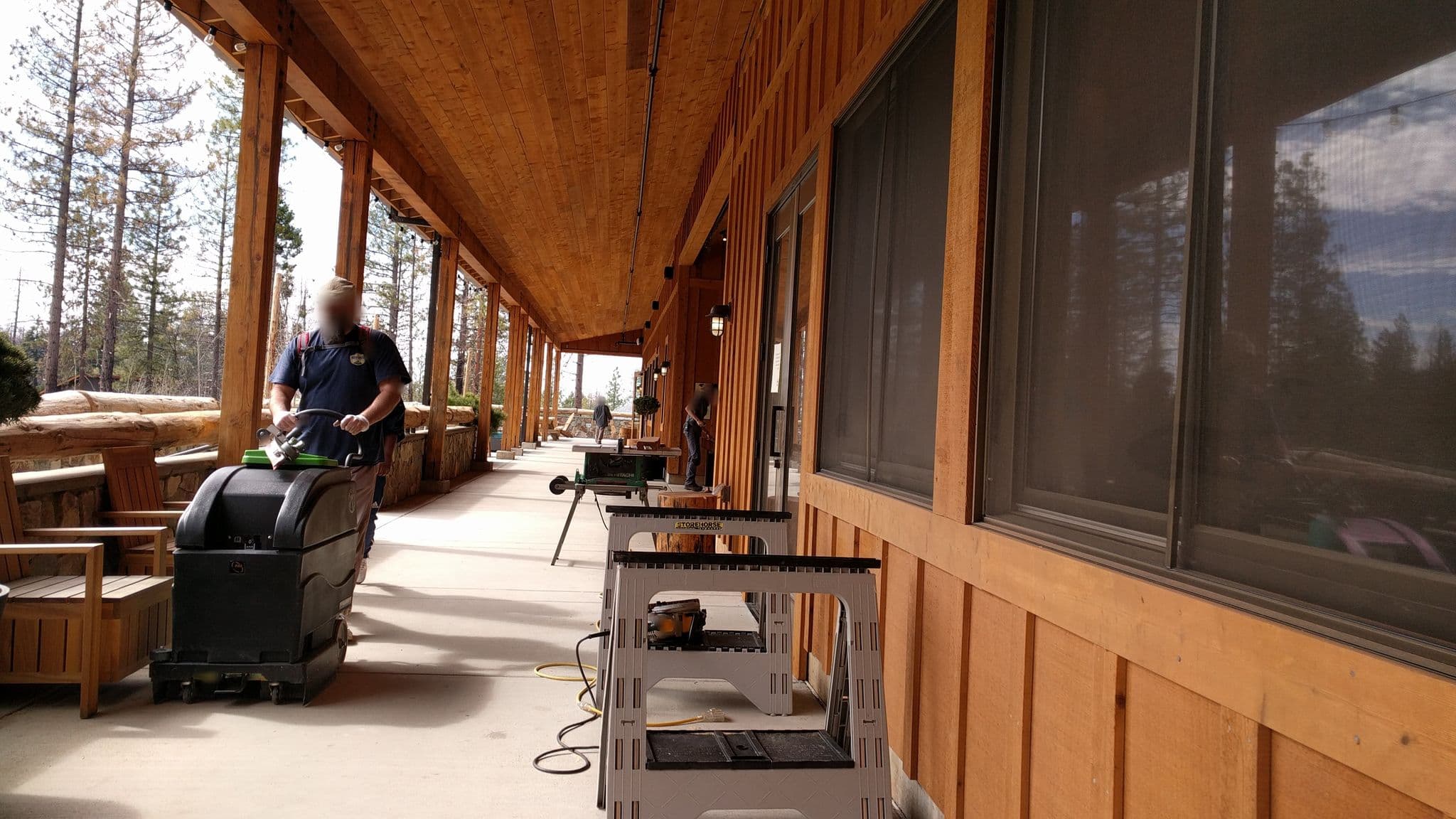 Street view near Rush Creek Lodge, Yosemite Valley — © iandees (CC BY-SA · Mapillary)