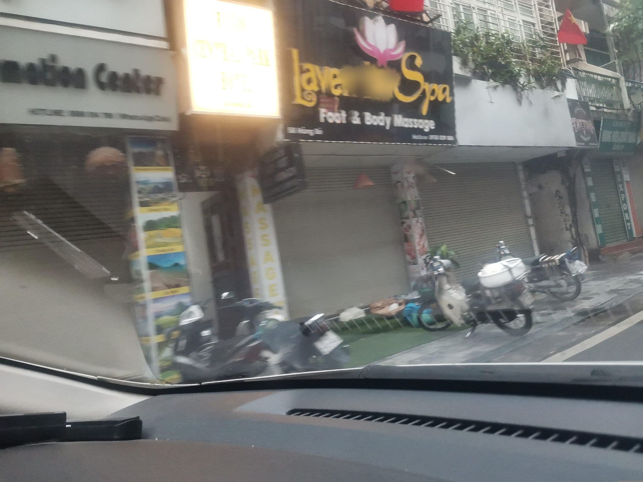 Street view near Khách Sạn Cozy, Hoàn Kiếm — © hn_left_2 (CC BY-SA · Mapillary)