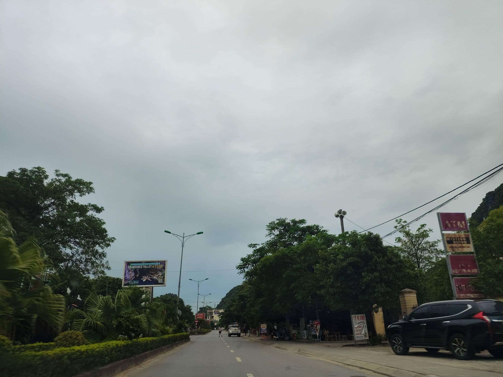 Street view near Mountain View Hotel, Xuân Sơn — © hn_right_1 (CC BY-SA · Mapillary)