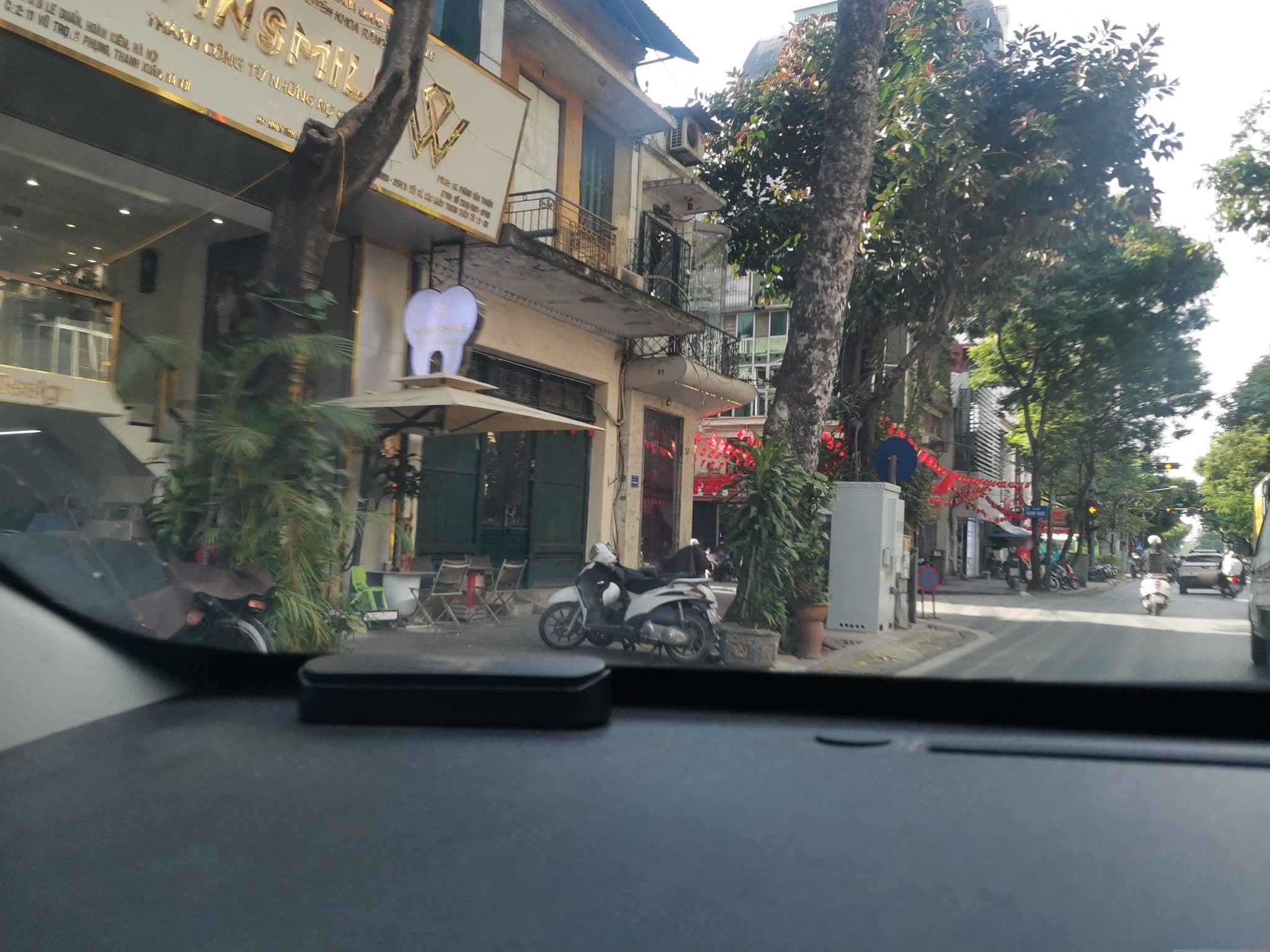 Street view near Hanoi Aria Central Hotel & Spa, Hanoi — © hn_left_2 (CC BY-SA · Mapillary)