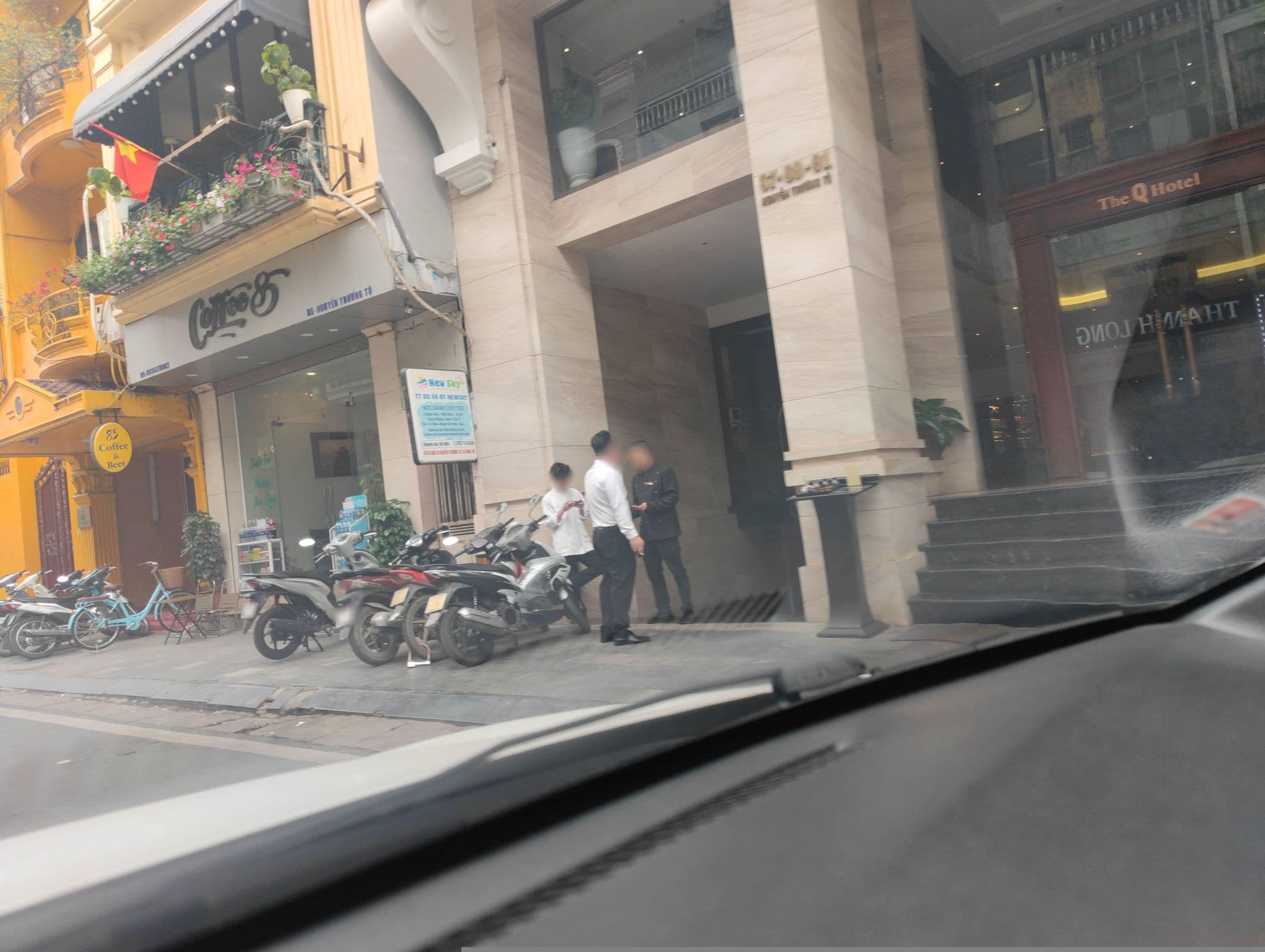 Street view near Tryst Apartment Hotel, Yên Phụ — © hn_right_2 (CC BY-SA · Mapillary)