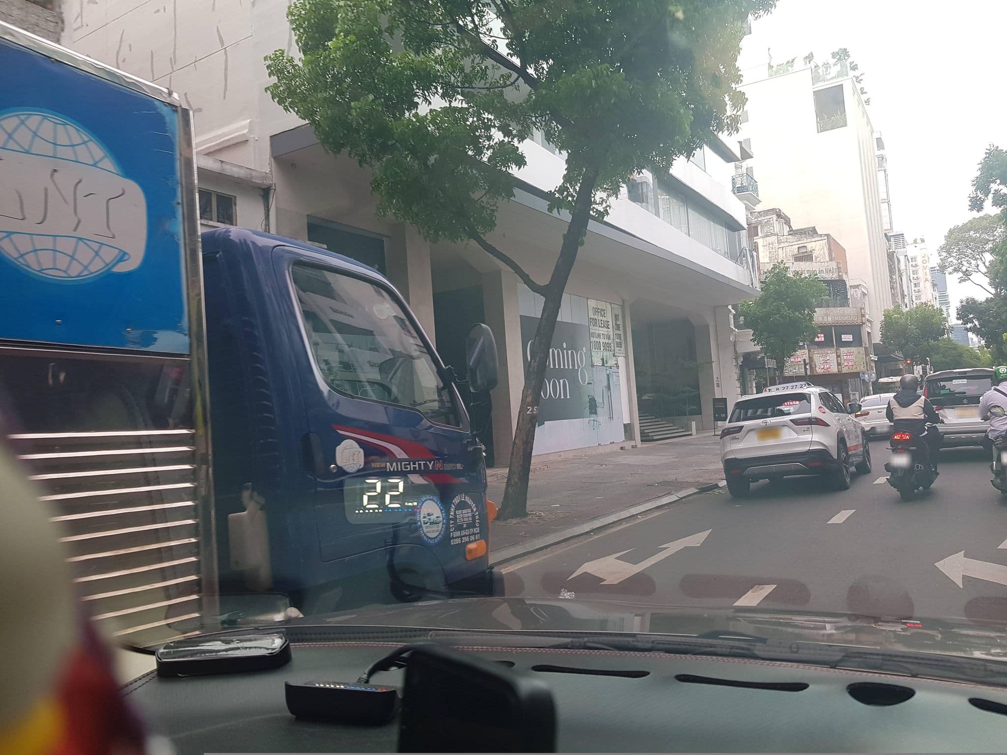 Street view near Thian Hai, Quận Ba