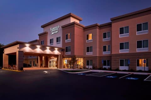 Fairfield by Marriott Inn & Suites Alexandria, Hotel in Groveton