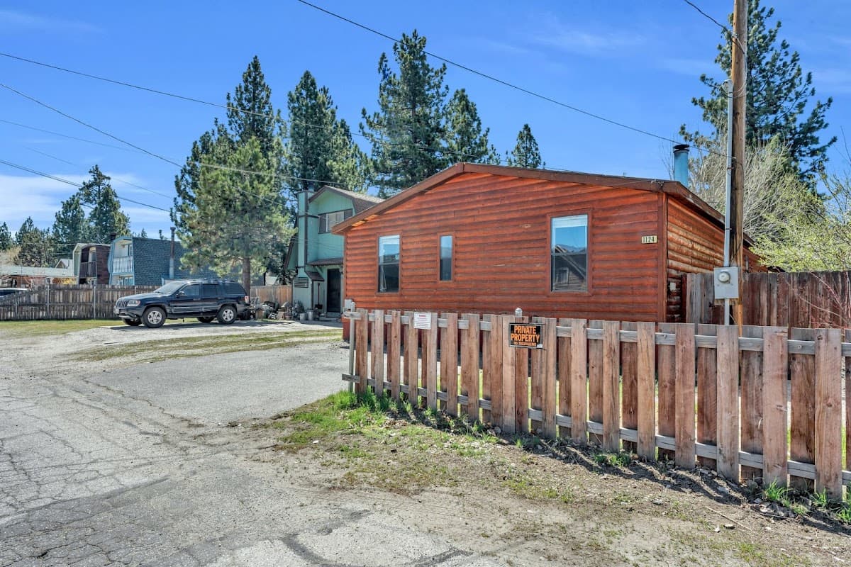 Country Club Chalet, Hotel in Big Bear City