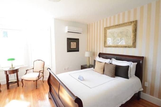 The Ashmont Apartment - Close to Subway Downtown Boston, Hotel in Ashmont