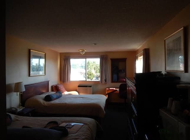 Midway Inn, Motel in Enetai