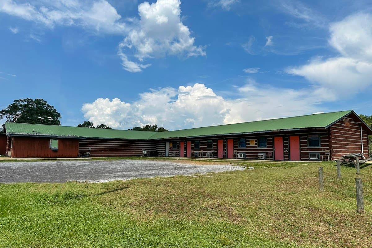 Weiss Lake Motel By OYO Cedar Bluff, Hotel in Cedar Bluff