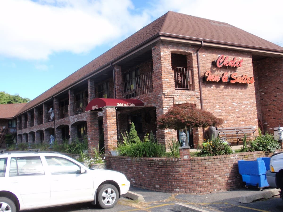 Chalet Inn & Suites, Hotel in Centerport