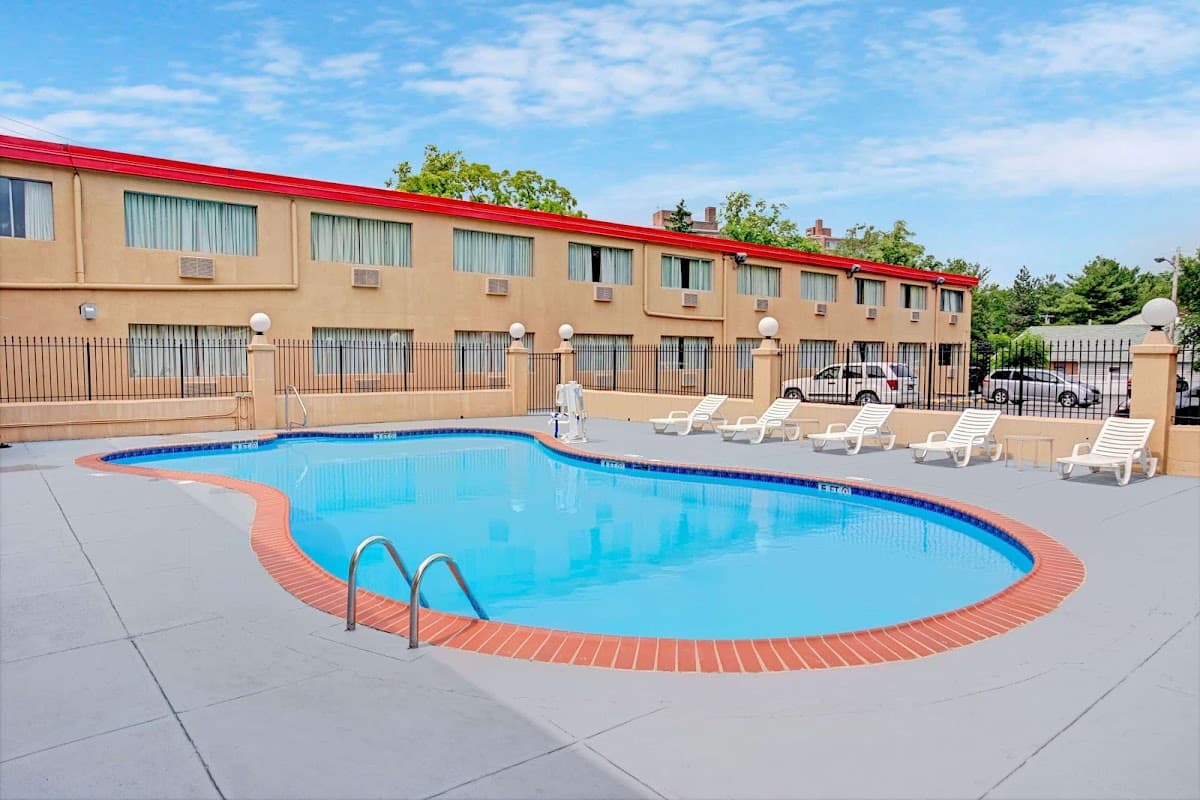 Howard Johnson by Wyndham Pikesville, Hotel in Fallstaff