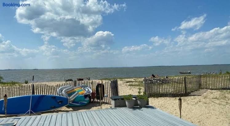 Beachfront Sunsets At Oakwood Beach - Entire Place, Holiday Home in Delaware City