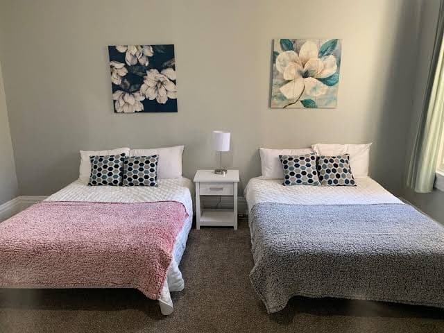 Beautiful 3-bedroom Villa minutes from downtown, Holiday Home in Covedale