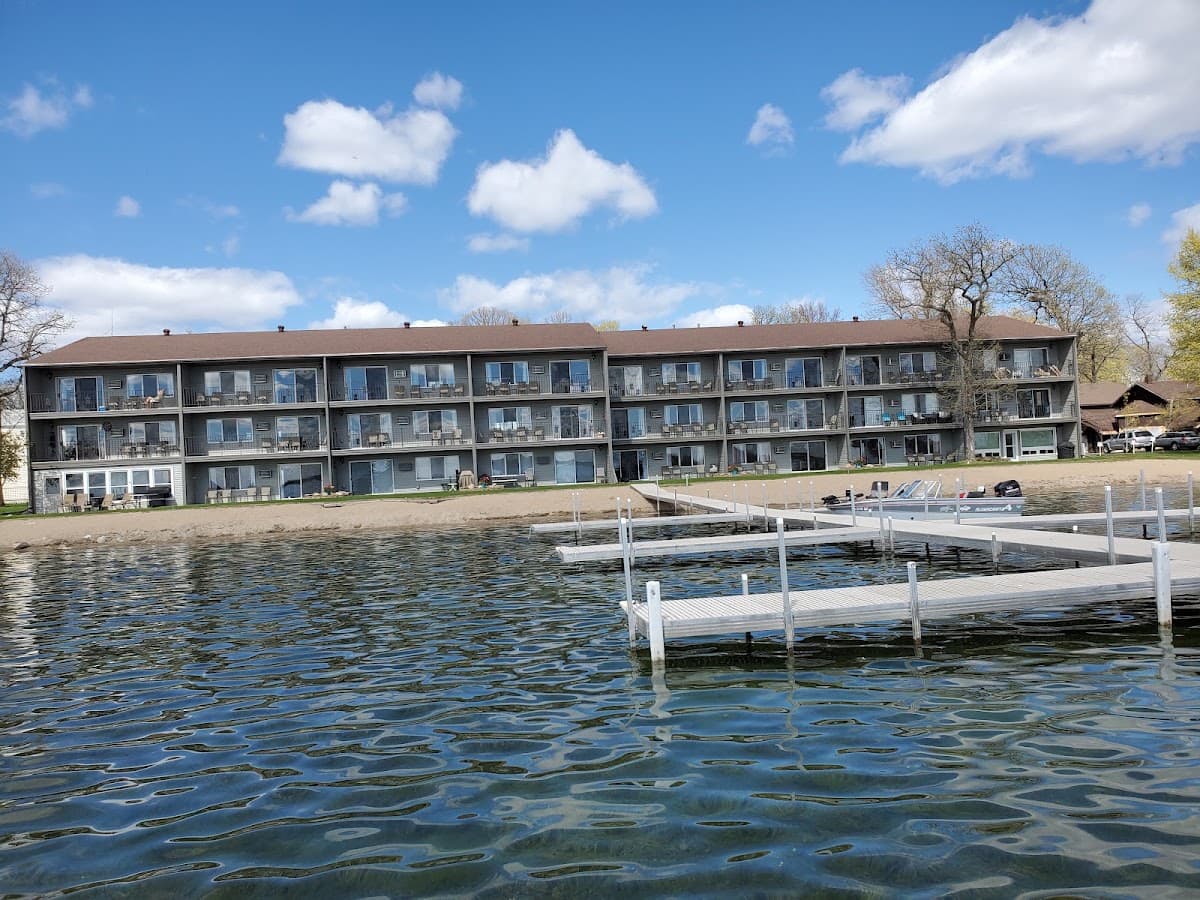 Edgewater Beach Club, Resort in Detroit Lakes