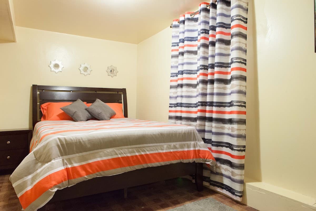 Studio and 1 Bedroom Apartments - Bronx, Hotel in Port Morris