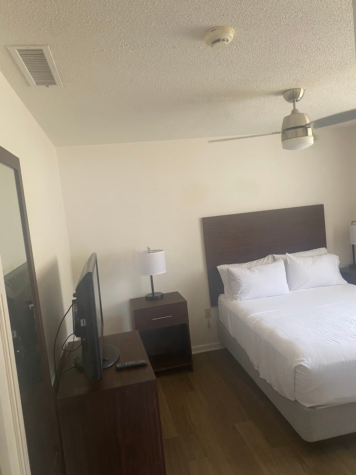 IHG Carolina Inn, Hotel in Pope Air Force Base (historical)