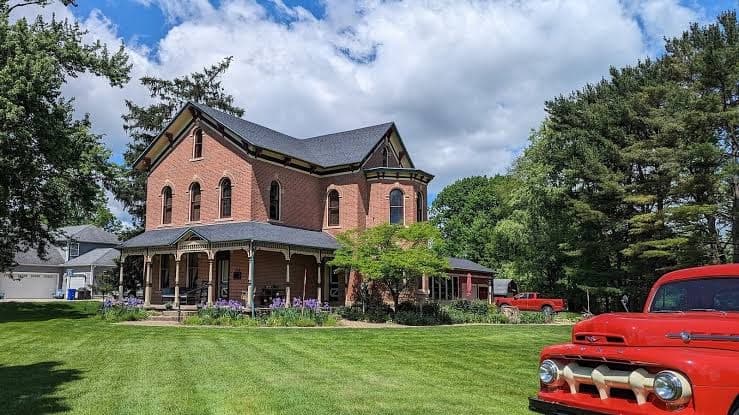 Brick House on Main Bed & Breakfast, Hotel in Gnadenhutten