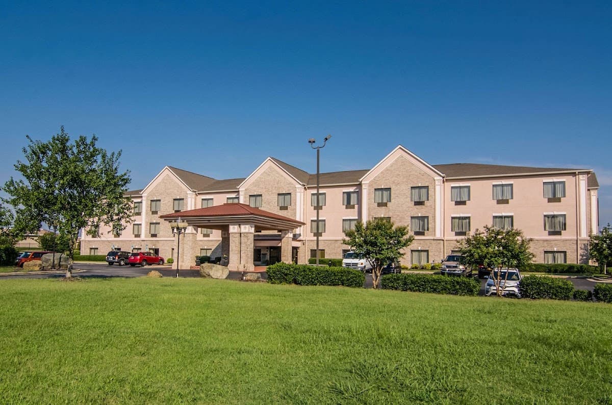 Quality Suites Graham - Burlington South, Hotel in Haw River