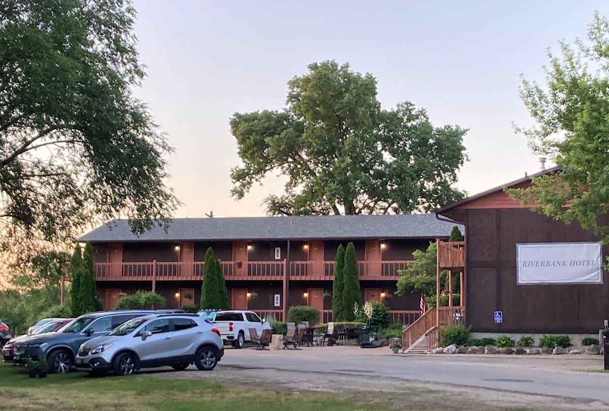 Henry Riverbank Hotel, Hotel in Henry