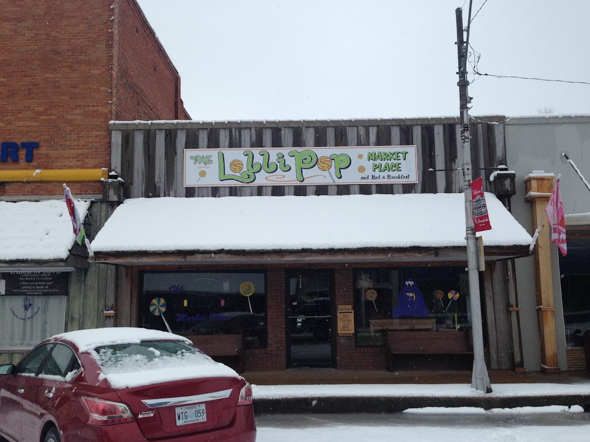 The Lollipop Bed & Breakfast/Market Place, Bed & Breakfast in Hollandale