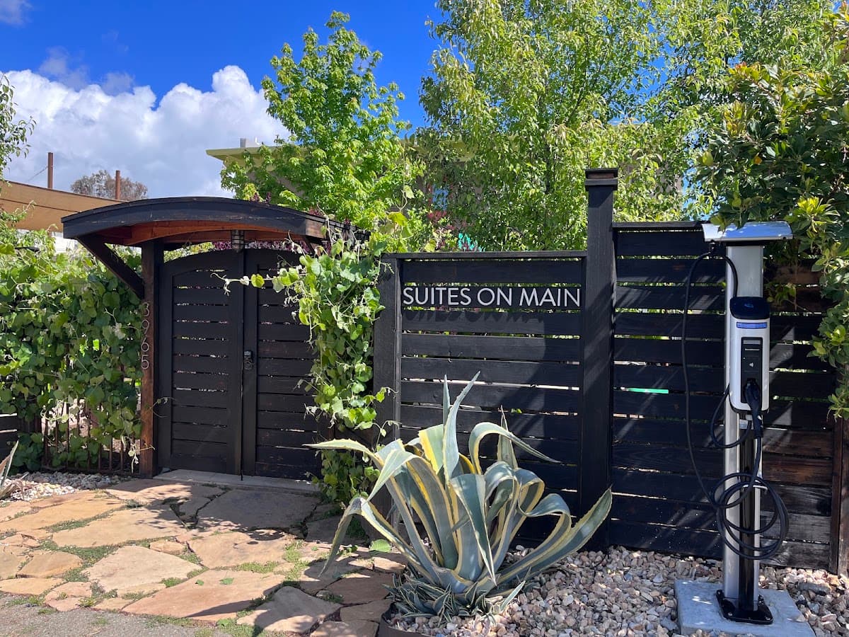 Suite On Main, Hotel in Kelseyville