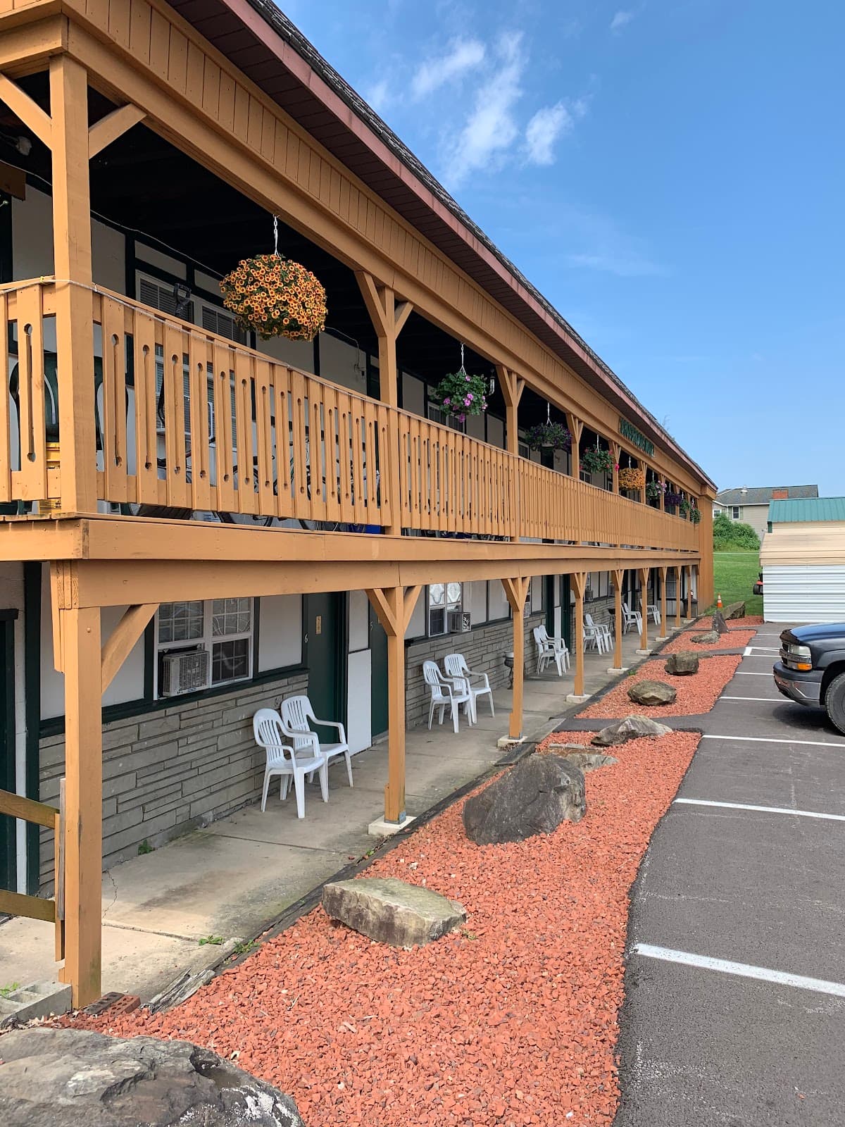 Crossroads Inn & Motel, Motel in West Leechburg
