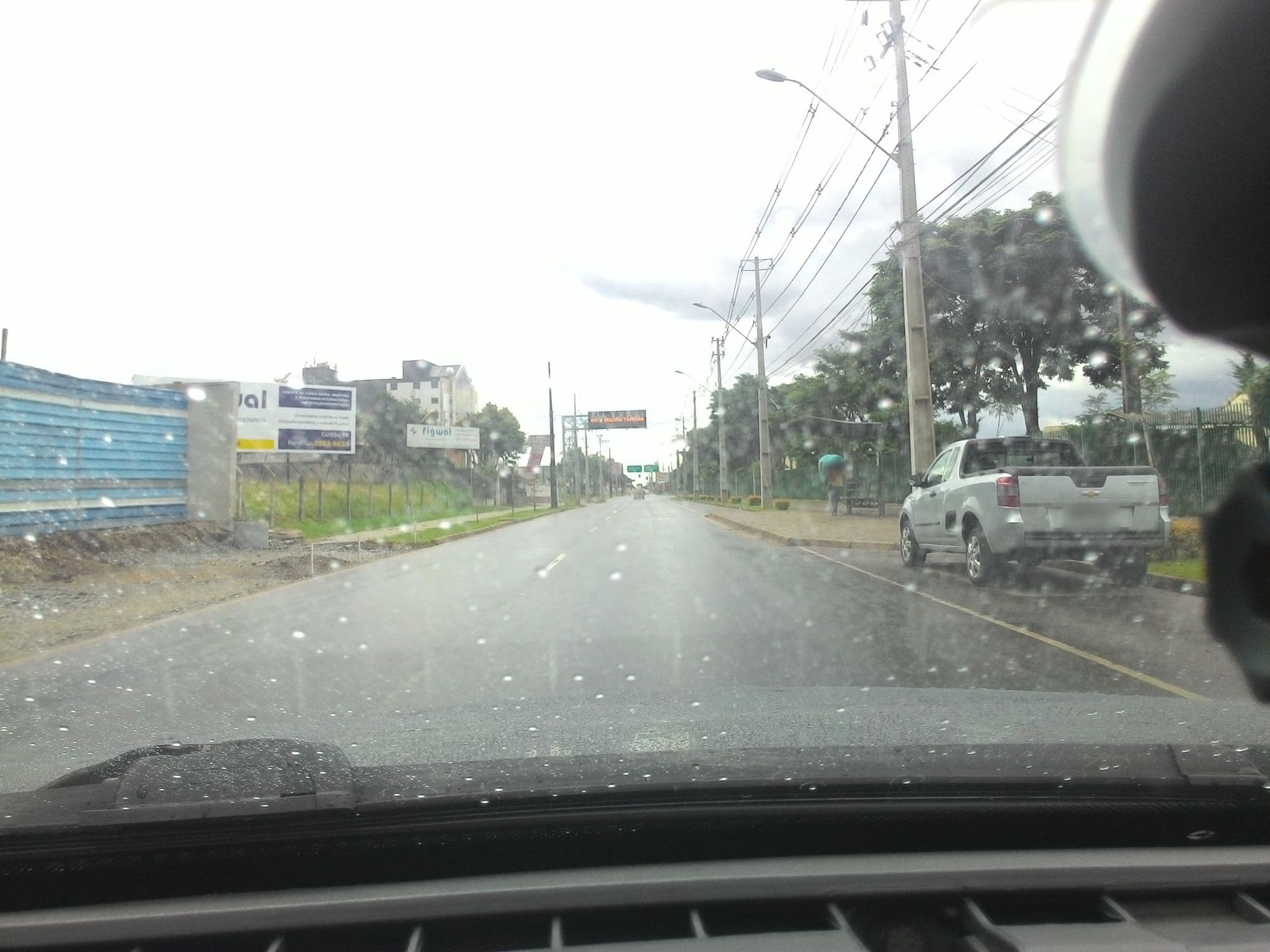 Street view near Hotel Rio Bourbon, São José dos Pinhais — © dclarks (CC BY-SA · Mapillary)