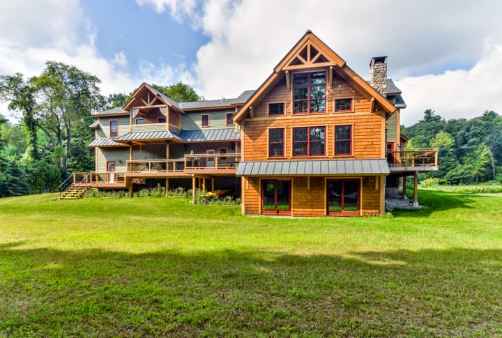 Legends on the Farmington, Lodge in New Hartford Center