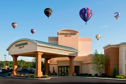 Courtyard by Marriott Canton, Hotel in North Canton